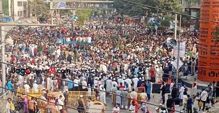 হাদি হ ত্যা র প্রতিবাদে শাহবাগে বিক্ষোভ, শিক্ষার্থী-জনতার ঢল